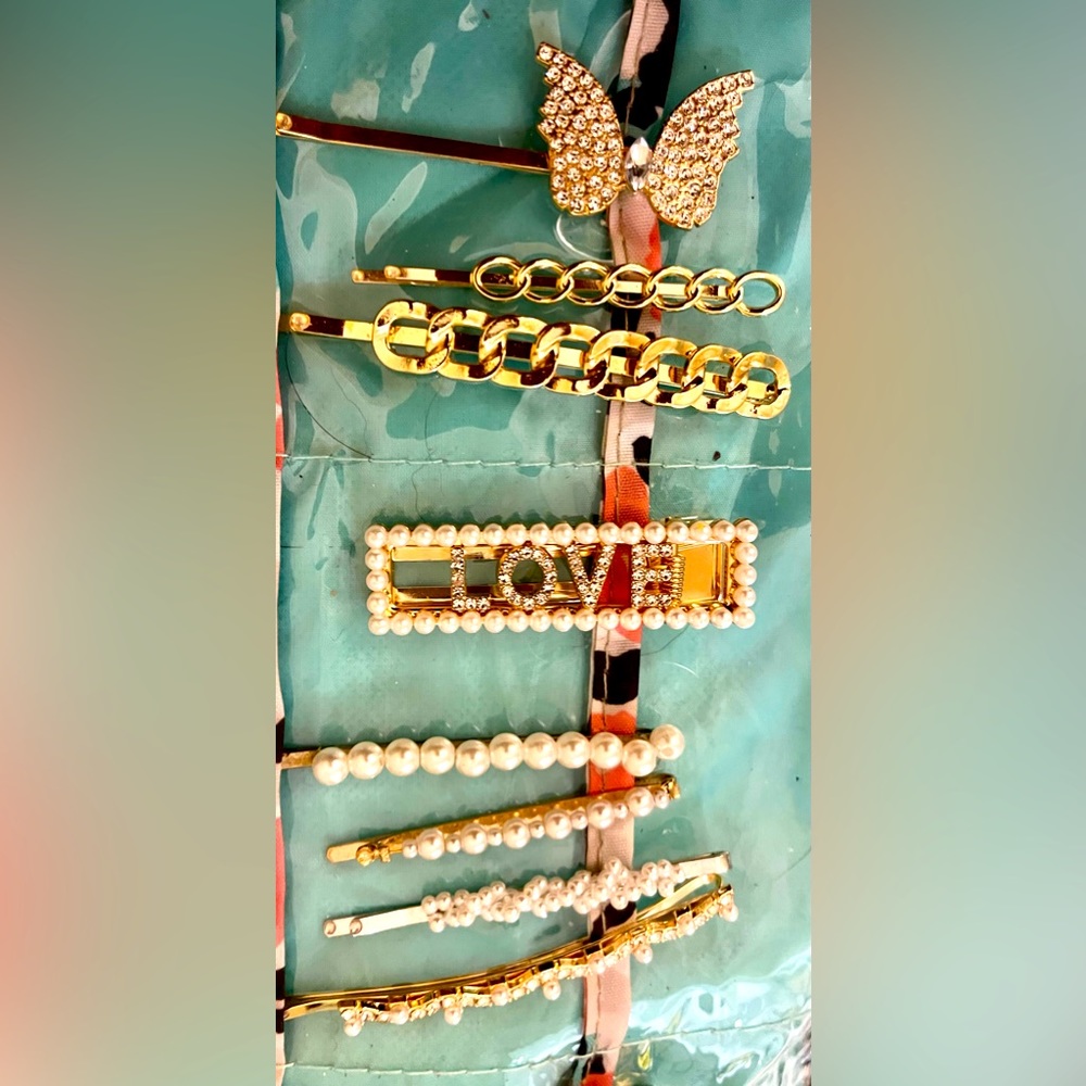 👀 8 New Single Fancy barrettes in a bundle